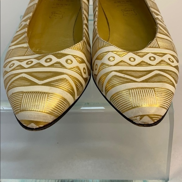 Bruno Magli Sz 6 Flat Gold White Leather Flats - Picture 4 of 11
